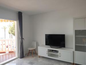 TV a/nebo společenská místnost v ubytování Apartamento MORCHE - TORROX PRIMERA LINEA DE PLAYA