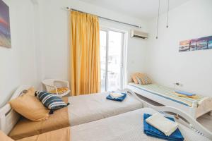 Posteľ alebo postele v izbe v ubytovaní Jaana & Akis Holiday Home 1&2, Haraki