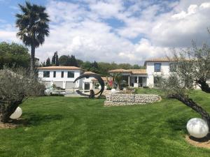 Foto dalla galleria di Luxury Zen a Châteauneuf