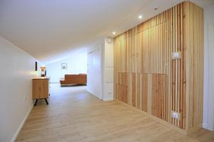 a hallway with a wooden wall in a house at Strandvilla Meeresblick Wohnung 07 in Boltenhagen