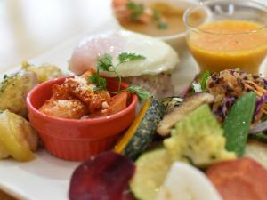 Makanan di atau berdekatan hotel