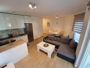 Kuchyňa alebo kuchynka v ubytovaní Apartman Lea Makarska