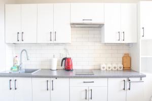 Kuchyňa alebo kuchynka v ubytovaní AL-DOM apartamenty Apartament Olymp 302