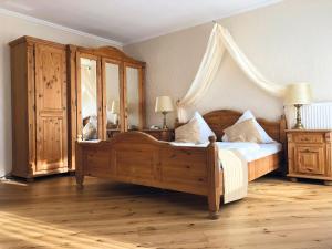 Ein Bett oder Betten in einem Zimmer der Unterkunft Hotel Maasberg Therme