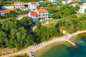 an aerial view of a beach with a resort at Apartmani Lovre Posedarje in Posedarje
