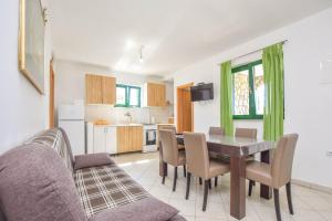 Kuchyň nebo kuchyňský kout v ubytování House Oliver