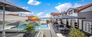 Bazén v ubytování Crikvenica Apartment 19 nebo v jeho okolí
