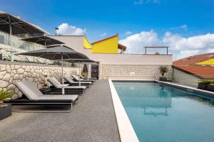 Bazén v ubytování Crikvenica Apartment 19 nebo v jeho okolí