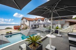 Bazén v ubytování Crikvenica Apartment 19 nebo v jeho okolí