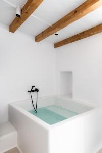 Bilik mandi di Ryous Mykonos