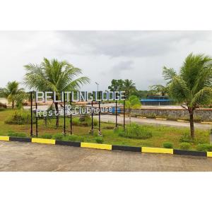 Fotografie z fotogalerie ubytování Urbanview Hotel Belitung Lodge Resto & Club House by RedDoorz v destinaci Simpangempat