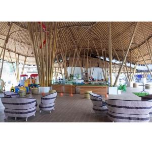 Fotografie z fotogalerie ubytování Urbanview Hotel Belitung Lodge Resto & Club House by RedDoorz v destinaci Simpangempat