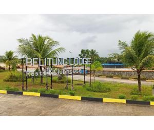 Fotografie z fotogalerie ubytování Urbanview Hotel Belitung Lodge Resto & Club House by RedDoorz v destinaci Simpangempat