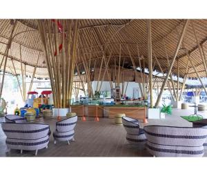 Fotografie z fotogalerie ubytování Urbanview Hotel Belitung Lodge Resto & Club House by RedDoorz v destinaci Simpangempat
