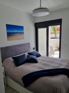 Ліжко або ліжка в номері Luxe nieuwbouw appartement op 50m van de zee
