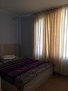 Postel nebo postele na pokoji v ubytování Golden Sands Apartment