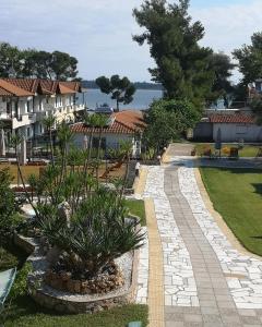 Zahrada ubytování Makis Nest Apart-Hotel