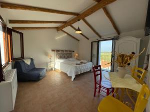 a living room with a bed and a table and chairs at Panoramic Loft con uso cucina,Casa Placida - Ammentos in Posada