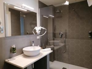 Koupelna v ubytování Hotel Giardino Suites&Spa