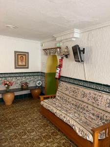 Posezení v ubytování Hostal Rosaleda + 5 fotografií