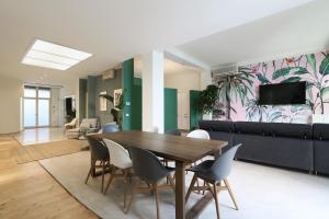 Posedenie v ubytovaní PRESTIGE BOUTIQUE HOMES - Garden & Pool
