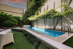 Bazén v ubytovaní PRESTIGE BOUTIQUE HOMES - Garden & Pool alebo v jeho blízkosti