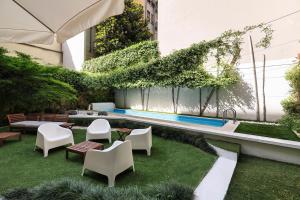 Bazén v ubytovaní PRESTIGE BOUTIQUE HOMES - Garden & Pool alebo v jeho blízkosti