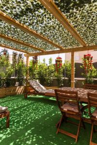 Vonkajšia záhrada v ubytovaní THE GARDEN REGENCY