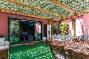 Patio alebo iná vonkajšia časť ubytovania THE GARDEN REGENCY