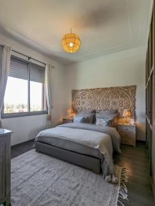Ein Bett oder Betten in einem Zimmer der Unterkunft Villa Bab Atlas - La Palmeraie