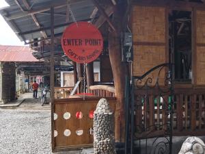 Sijil, anugerah, tanda atau dokumen lain yang dipamerkan di Enter Point