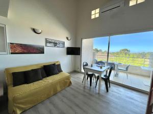 Fotografia z galérie ubytovania Appartement 2 pièces à Porticcio avec climatisation et terrasse - FR-1-61-580 v destinácii Grosseto-Prugna