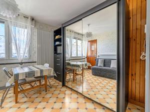 Zdjęcie z galerii obiektu Studio Charmant avec Vue sur Port - Proche Commerces et Plages, Étel, Morbihan - FR-1-479-127 w mieście Étel