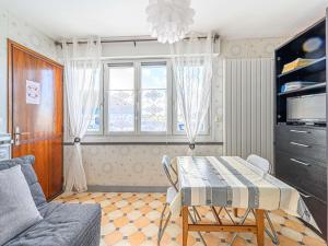 Zdjęcie z galerii obiektu Studio Charmant avec Vue sur Port - Proche Commerces et Plages, Étel, Morbihan - FR-1-479-127 w mieście Étel