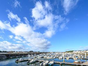 Zdjęcie z galerii obiektu Studio Charmant avec Vue sur Port - Proche Commerces et Plages, Étel, Morbihan - FR-1-479-127 w mieście Étel