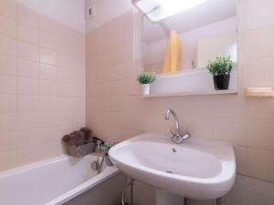 Kúpeľňa v ubytovaní Appartement 8 personnes avec balcon sud, navette télécabine à proximité, Saint-Lary-Soulan - FR-1-296-388