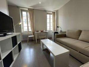 Fotografia z galérie ubytovania Appartement Historique T2 à La Rochelle – Confort Moderne, Cœur de Ville - FR-1-246-609 v destinácii La Rochelle