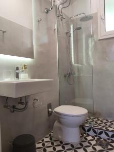 A bathroom at Mid century character house in Argostoli