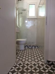 A bathroom at Mid century character house in Argostoli