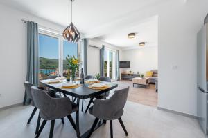 Gallery image of Amazing Sea View Apartments Petra & Paula in Slano