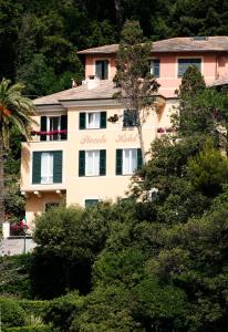a building on a hill with trees at Hotel Piccolo Portofino in Portofino