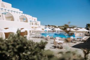 Bazén v ubytovaní Naxian Emerald Hotel alebo v jeho blízkosti
