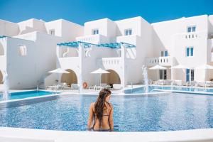 Bazén v ubytovaní Naxian Emerald Hotel alebo v jeho blízkosti
