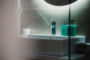 Koupelna v ubytování Himara 28 Hotel
