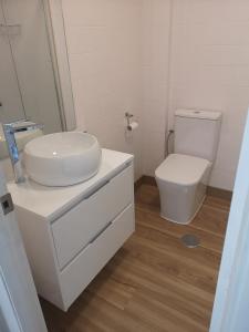 Ένα μπάνιο στο Precioso apartamento en primera linea de playa +10 φωτογραφίες