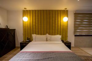 Postel nebo postele na pokoji v ubytování Meraki Holistic Wellness Retreat