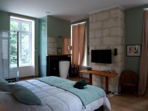 Łóżko lub łóżka w pokoju w obiekcie Château Fleur D'Aya