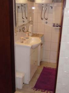 Fotografie z fotogalerie ubytování Apartment in Jadranovo 41867 v destinaci Jadranovo