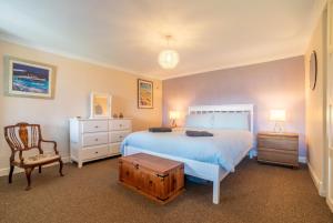 Ένα ή περισσότερα κρεβάτια σε δωμάτιο στο Rowan Cottage at Kames
