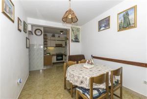 Kuchyňa alebo kuchynka v ubytovaní Seaview Escape Stanići